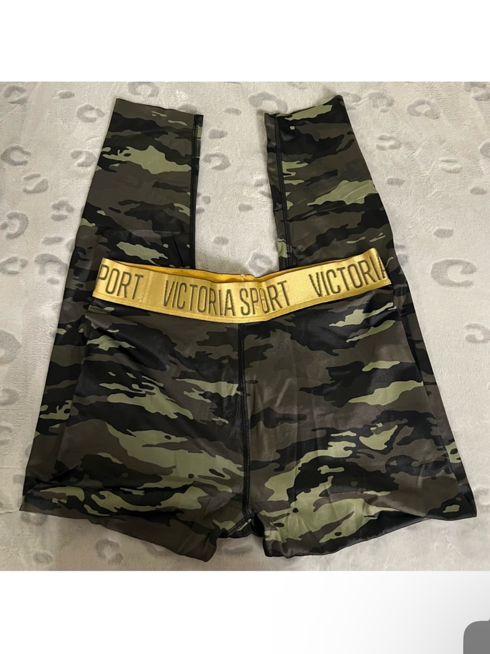 Victoria’s Secret Sport Camo Print Leggings Size small petit